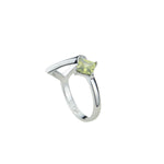 Load image into Gallery viewer, Anillo plata olivina engarzada rombo2