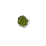 Load image into Gallery viewer,  Anillo zamak olivina adaptable redondo