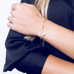 Load image into Gallery viewer, Steel bracelet with olivine and pearl chips