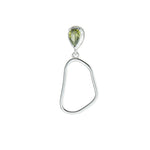 Load image into Gallery viewer, Colgante de plata y olivina engarzada