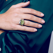 Peridot chips elastic ring