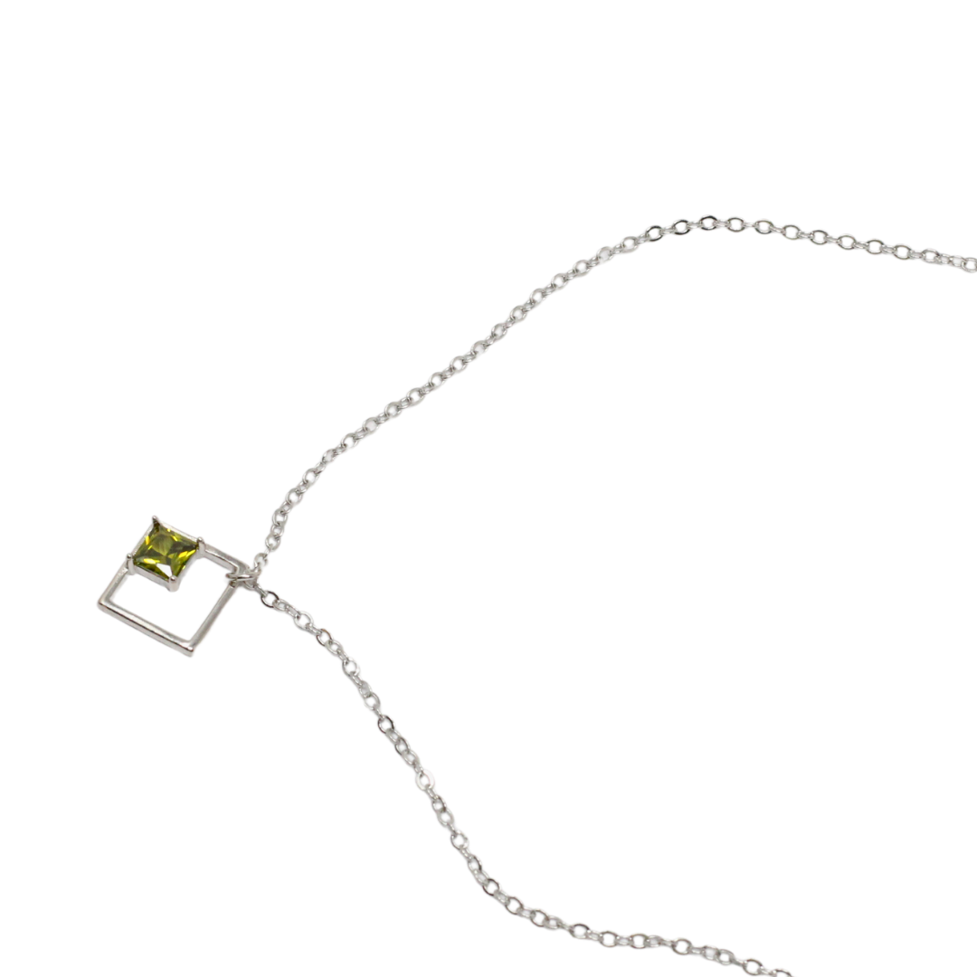 Peridot silver pendant set in rhombus