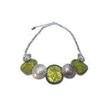Load image into Gallery viewer,  Collar plata tres medallas olivina
