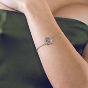Pulsera de Plata con Olivina en Diseño Circular