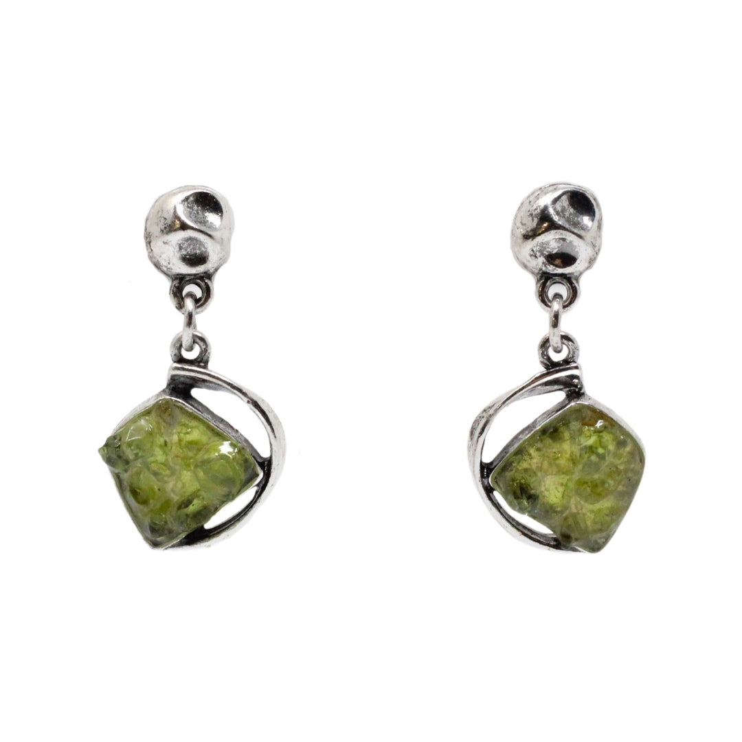 Teno tip peridot earring