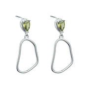 Pendiente de plata y olivina engarzada