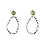 Pendiente de plata y olivina engarzada